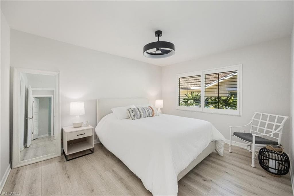 136 Old Tamiami TRL, NAPLES FL 34110-14