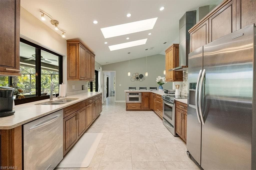136 Old Tamiami TRL, NAPLES FL 34110-10