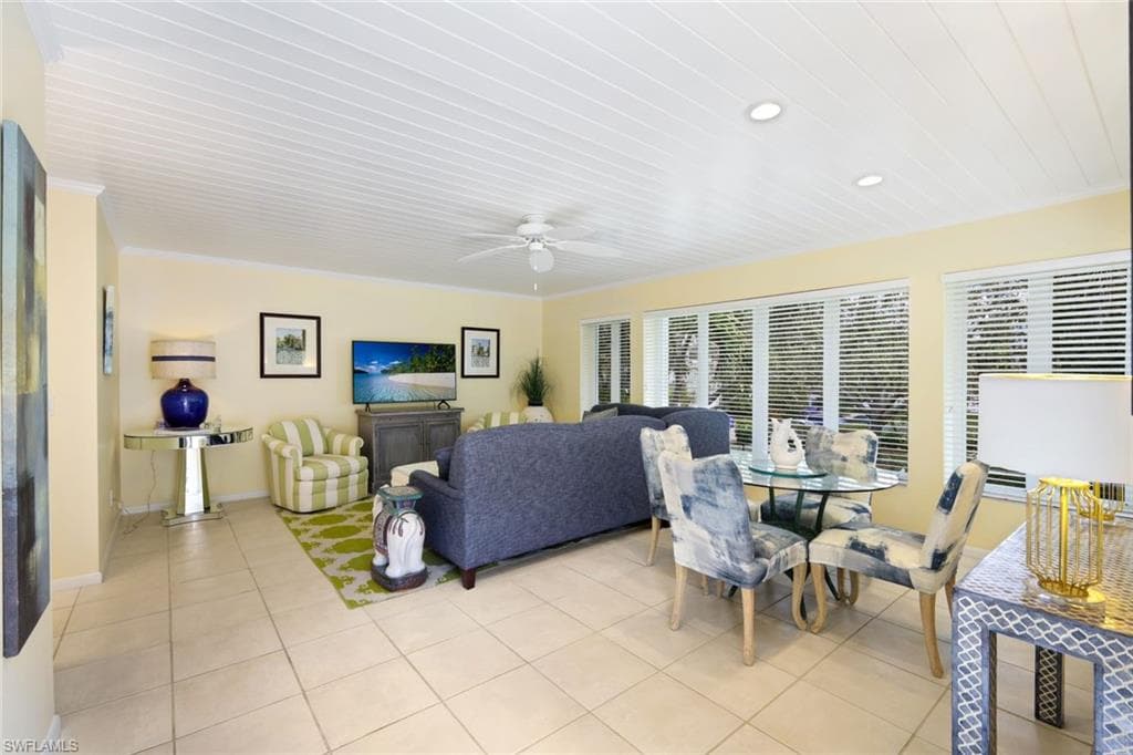 286 4th ST S # 203, NAPLES FL 34102-5