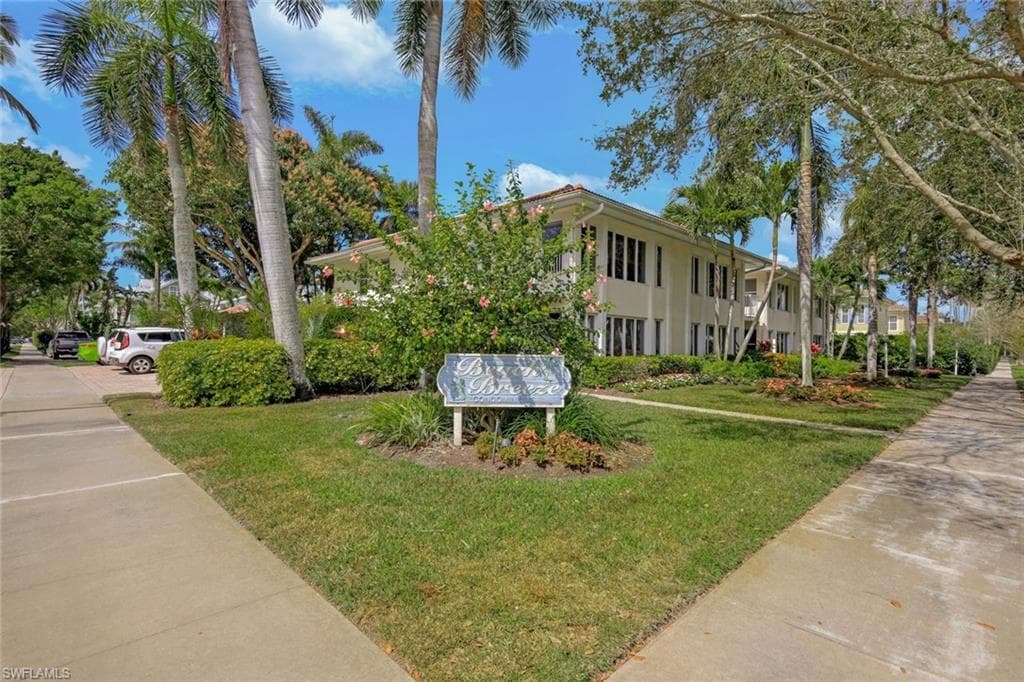 286 4th ST S # 203, NAPLES FL 34102-19
