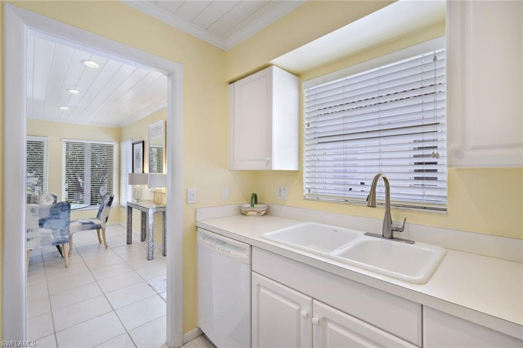 286 4th ST S # 203, NAPLES FL 34102-10