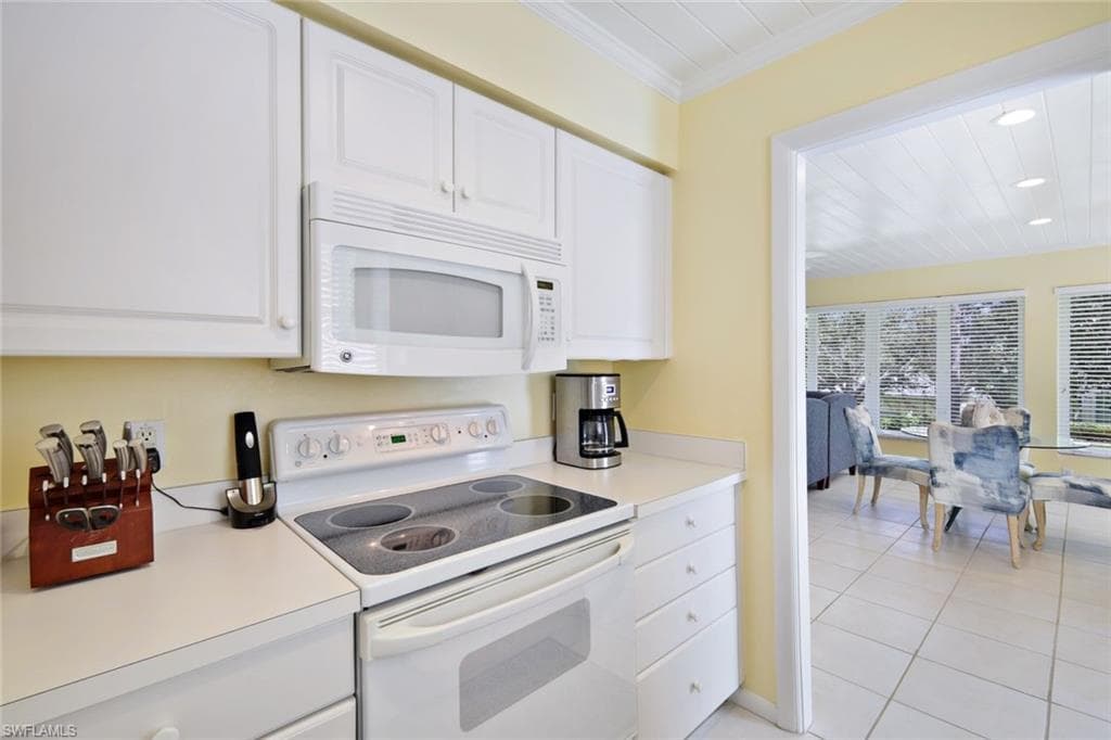 286 4th ST S # 203, NAPLES FL 34102-7