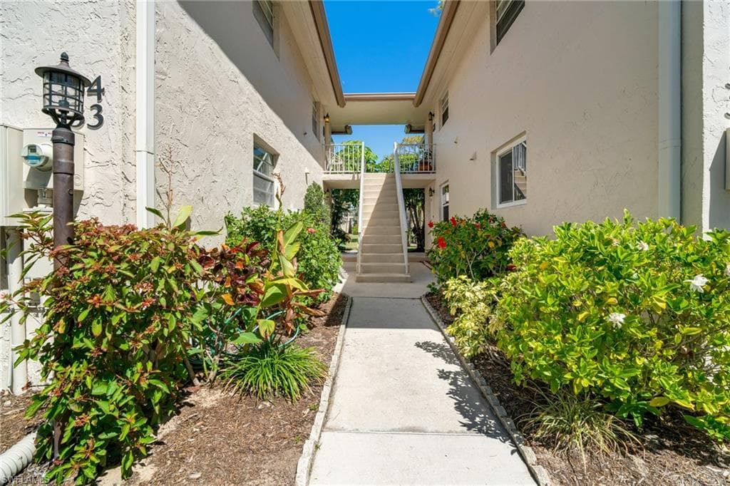 1549 Sandpiper ST # 34, NAPLES FL 34102-23