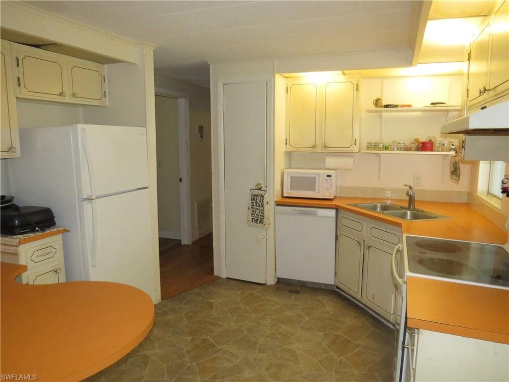 705 Blackburn BLVD, NORTH PORT FL 34287-2