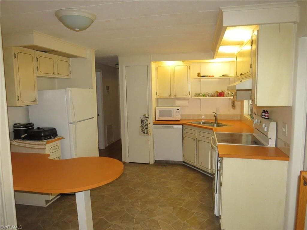 705 Blackburn BLVD, NORTH PORT FL 34287-8