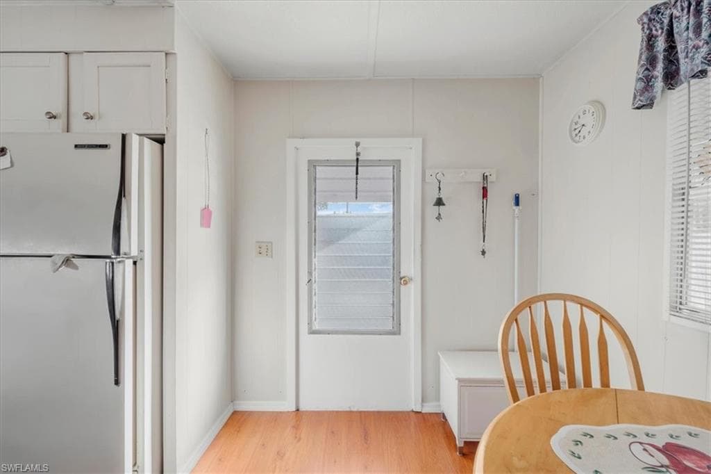 329 Lantern LN-8