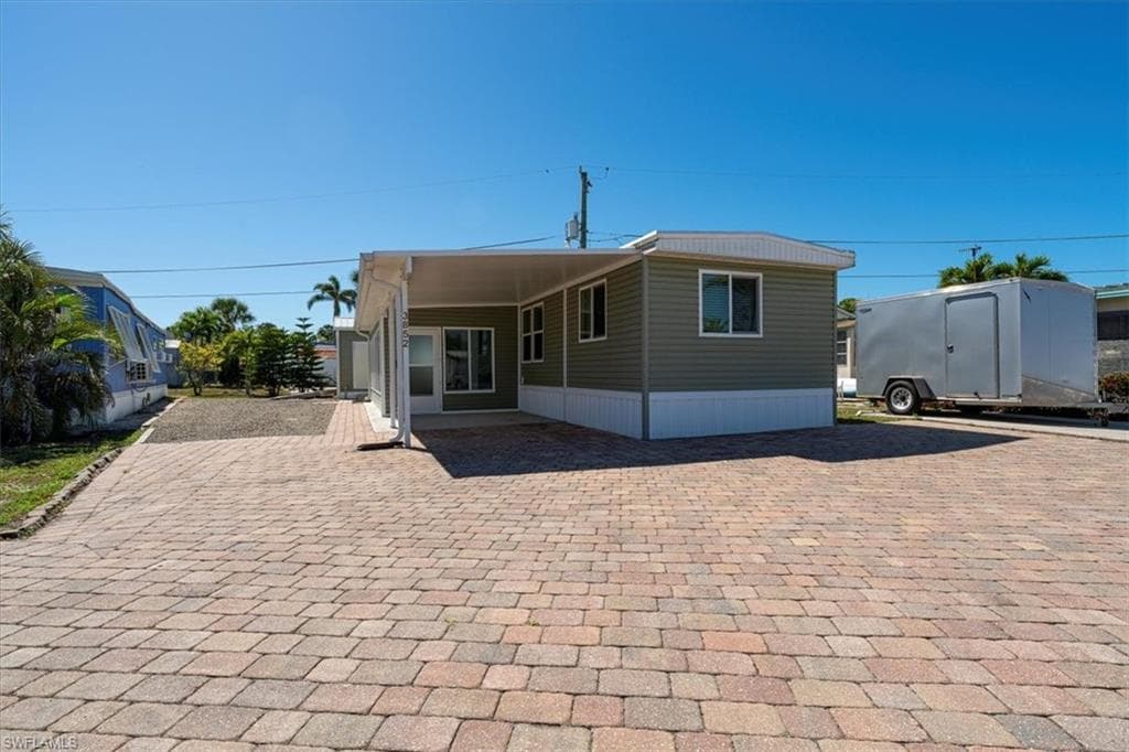 3852 Cardinal CIR, BONITA SPRINGS FL 34134-25