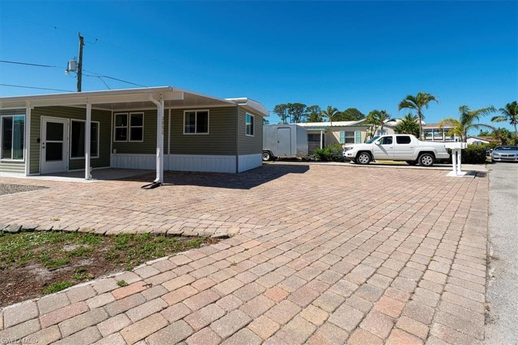 3852 Cardinal CIR, BONITA SPRINGS FL 34134-30