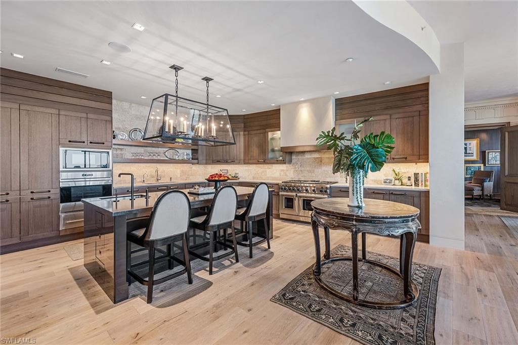 13675 Vanderbilt DR # 1107, NAPLES FL 34110-9