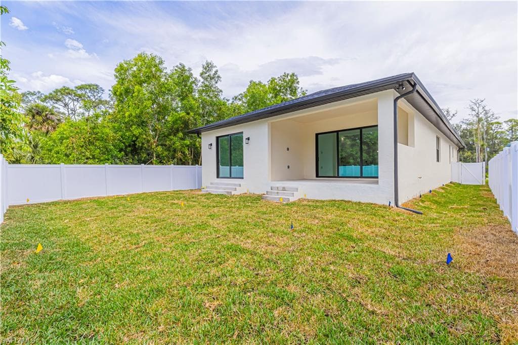 3074 Pine Tree DR, NAPLES FL 34112-2