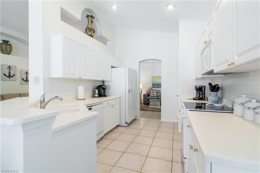 7720 Gardner DR # 201, NAPLES FL 34109-11