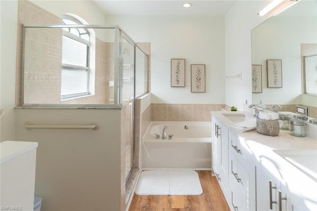 1896 Crestview WAY, NAPLES FL 34119-20