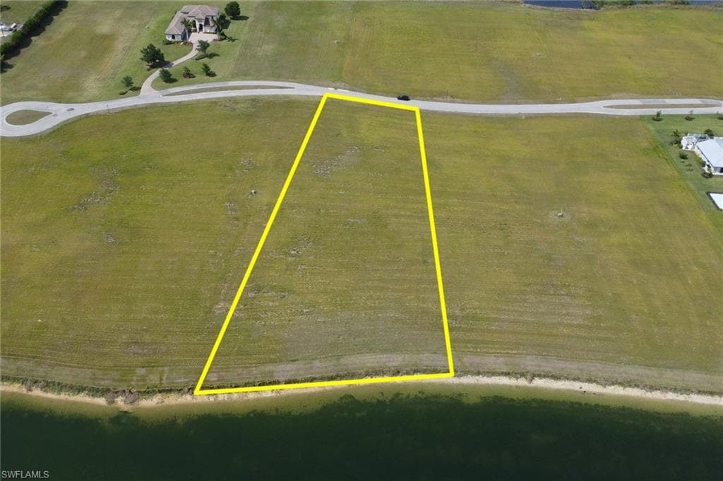 22728 Yellow Button LN, ALVA FL 33920-11