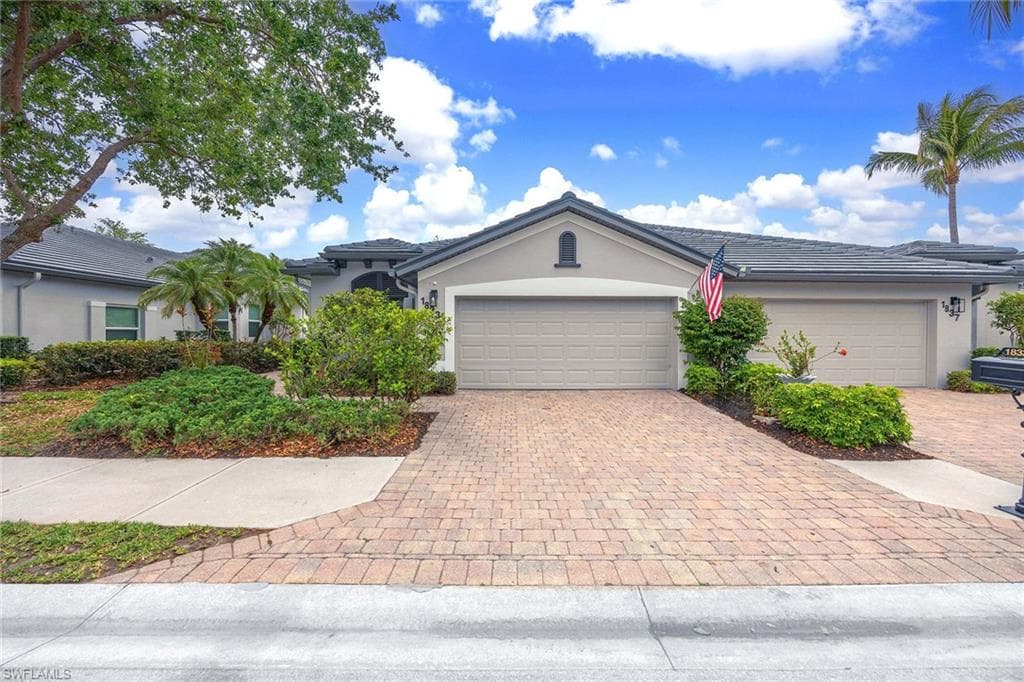 1833 Tarpon Bay DR S # 73, NAPLES FL 34119-2