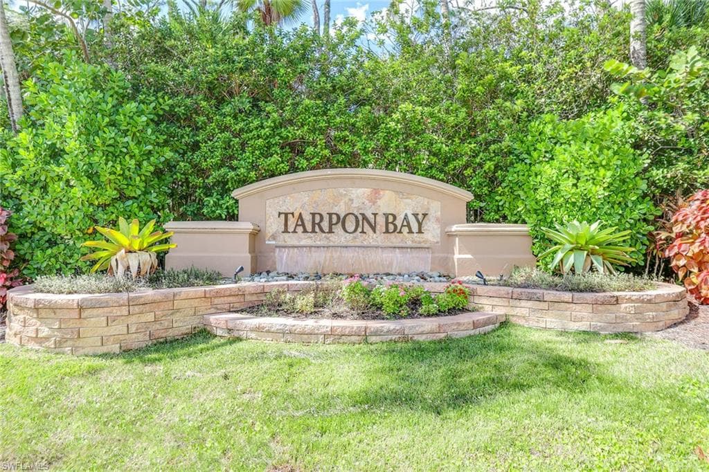 1833 Tarpon Bay DR S # 73, NAPLES FL 34119-49