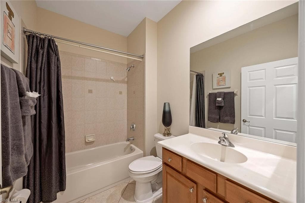 1833 Tarpon Bay DR S # 73, NAPLES FL 34119-18