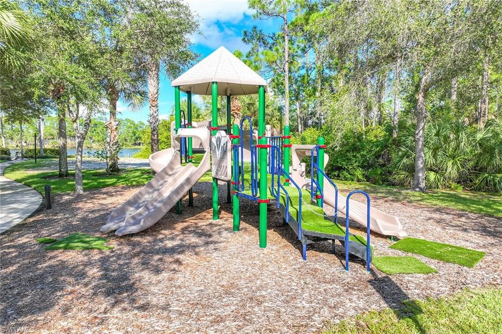 1833 Tarpon Bay DR S # 73, NAPLES FL 34119-30
