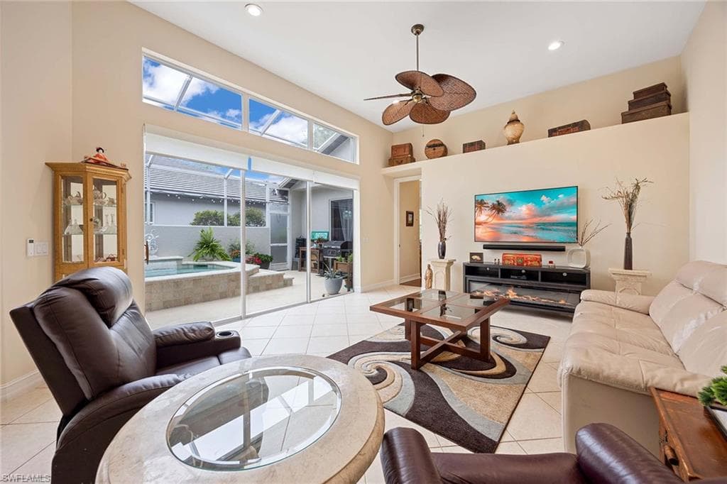 1833 Tarpon Bay DR S # 73, NAPLES FL 34119-3