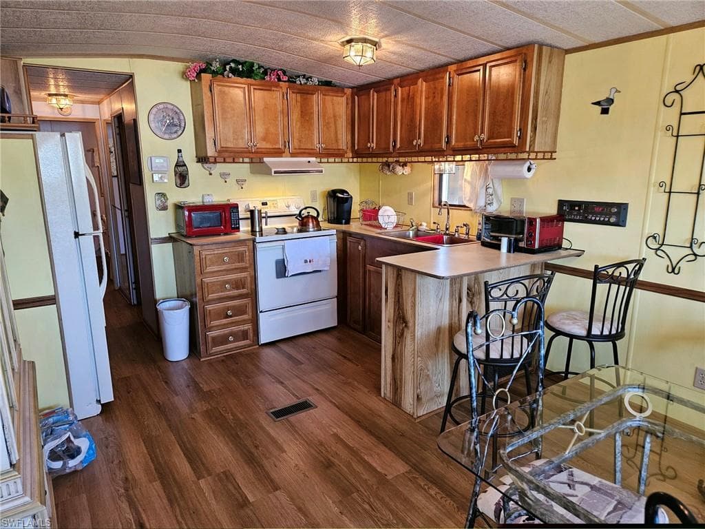 4 Onyx DR # 4O, NAPLES FL 34114-27