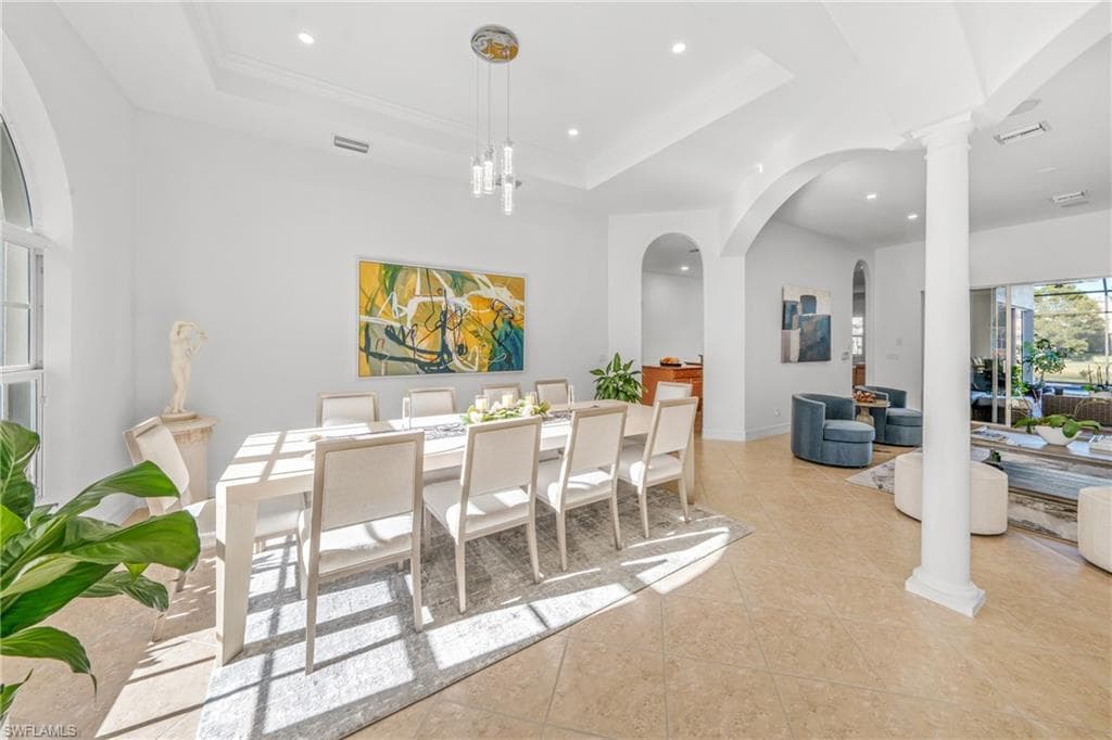 379 Cypress WAY W, NAPLES FL 34110-8