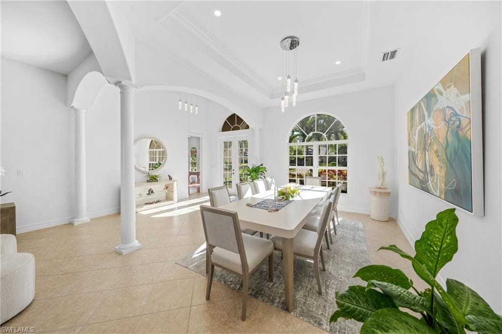 379 Cypress WAY W, NAPLES FL 34110-9