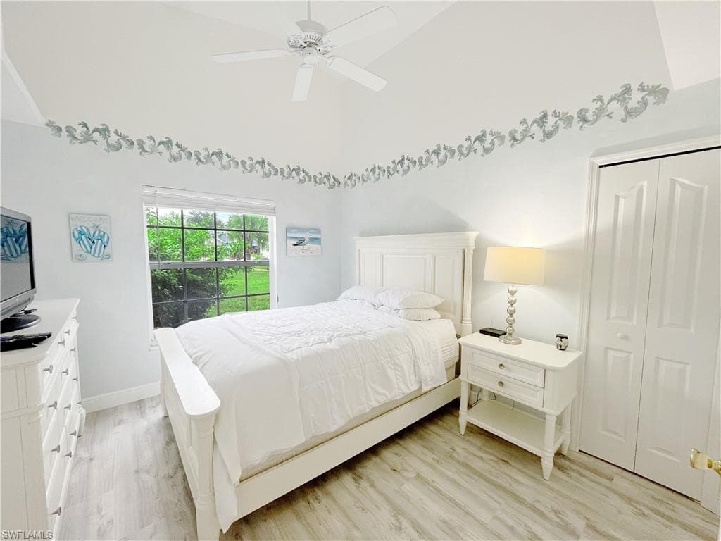 5390 Whitten DR, NAPLES FL 34104-12