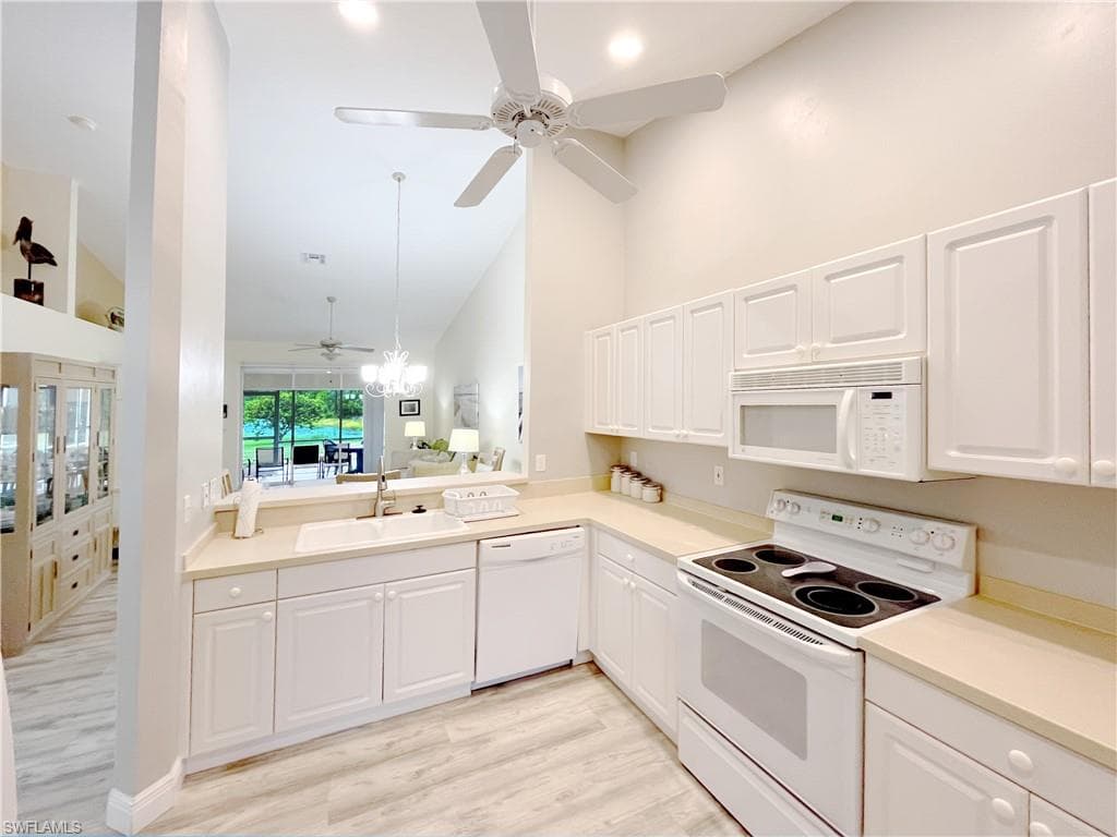 5390 Whitten DR, NAPLES FL 34104-6