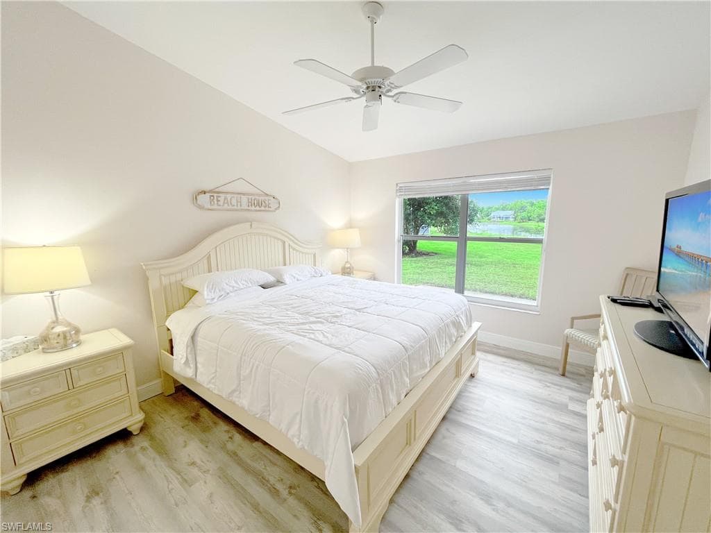 5390 Whitten DR, NAPLES FL 34104-9