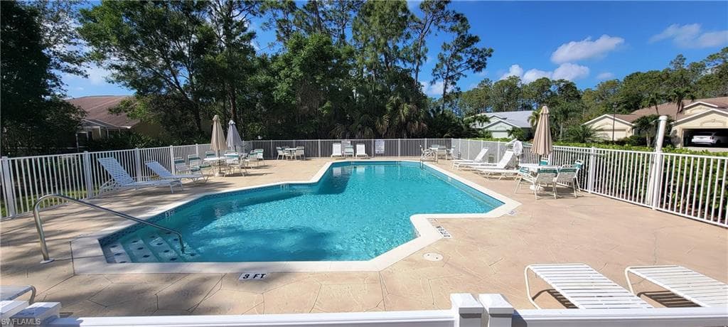 5390 Whitten DR, NAPLES FL 34104-17