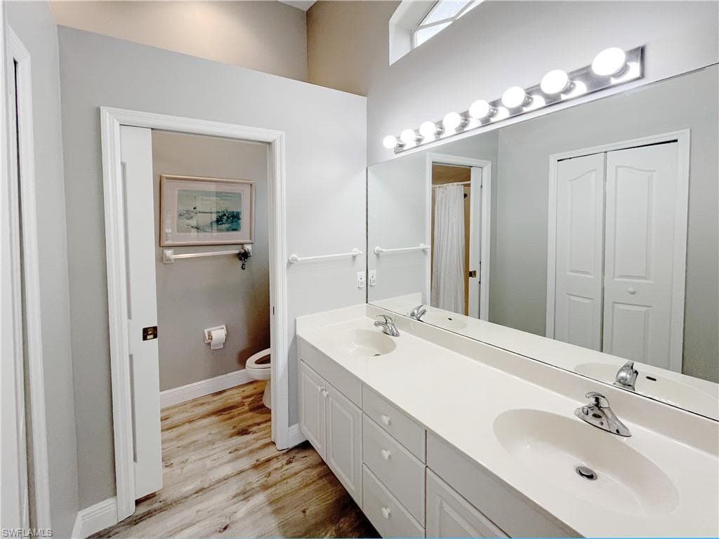 5390 Whitten DR, NAPLES FL 34104-10