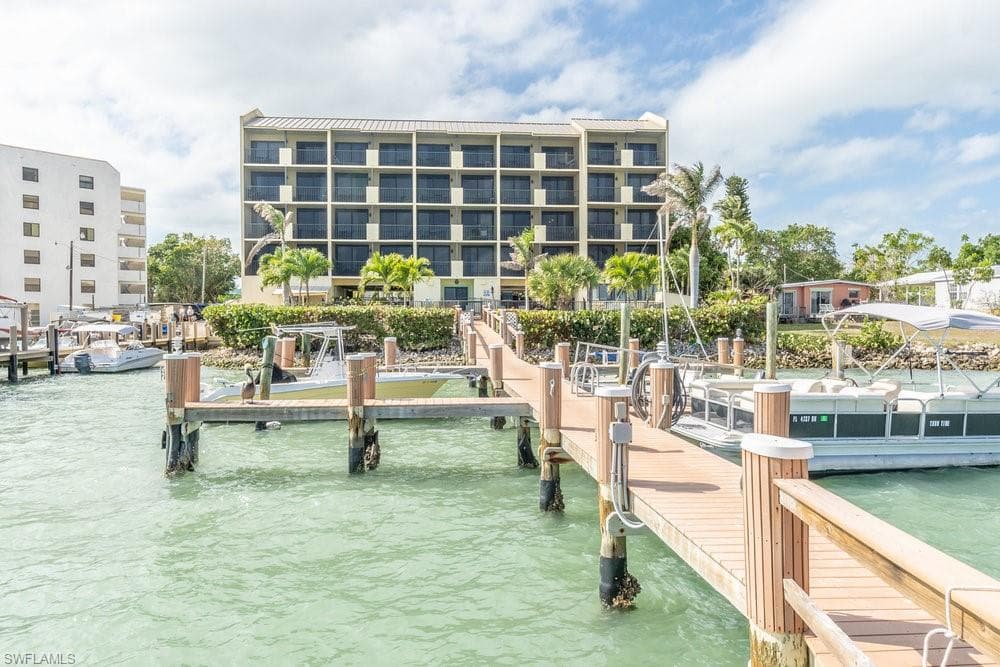 10 Tampa PL # 402, MARCO ISLAND FL 34145-27