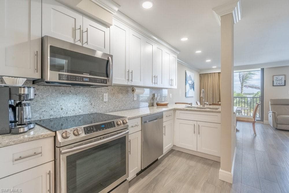 10 Tampa PL # 305, MARCO ISLAND FL 34145-1