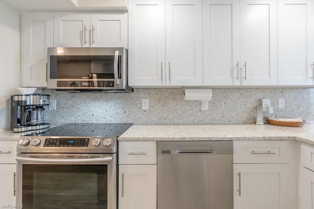 10 Tampa PL # 305, MARCO ISLAND FL 34145-2