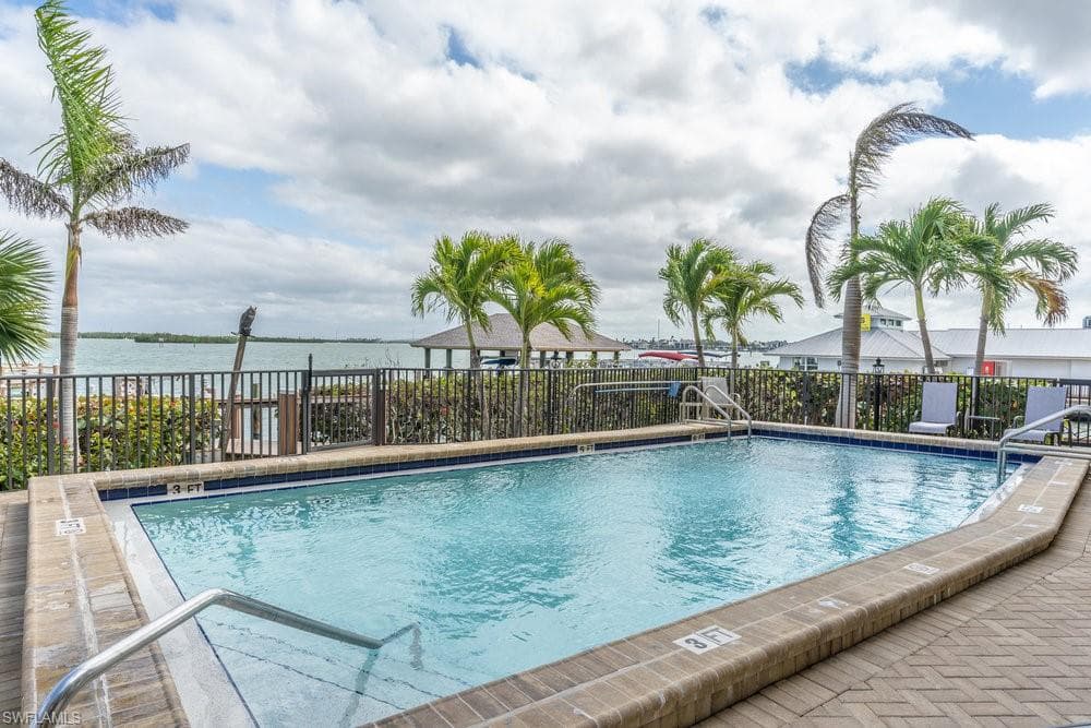 10 Tampa PL # 305, MARCO ISLAND FL 34145-23