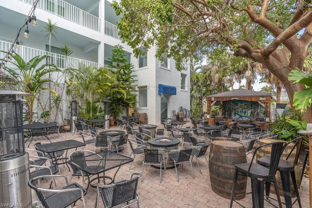 10 Tampa PL # 305, MARCO ISLAND FL 34145-33