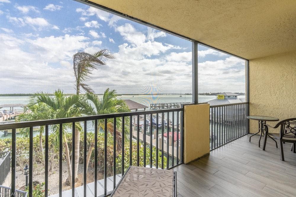 10 Tampa PL # 305, MARCO ISLAND FL 34145-20