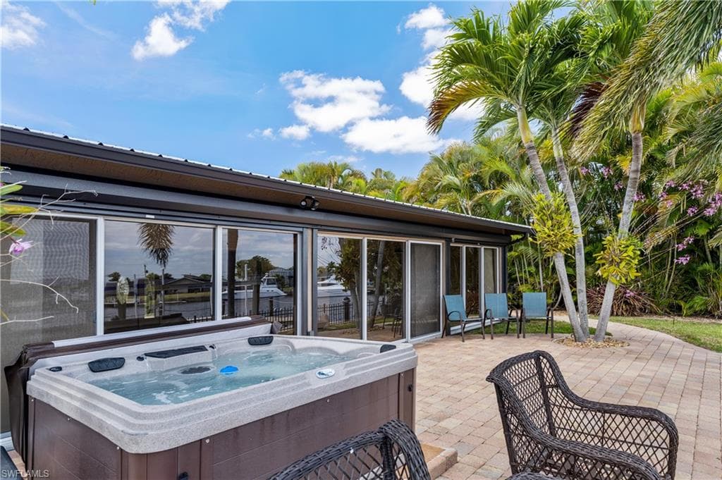 2020 Aruba AVE, FORT MYERS FL 33905-1