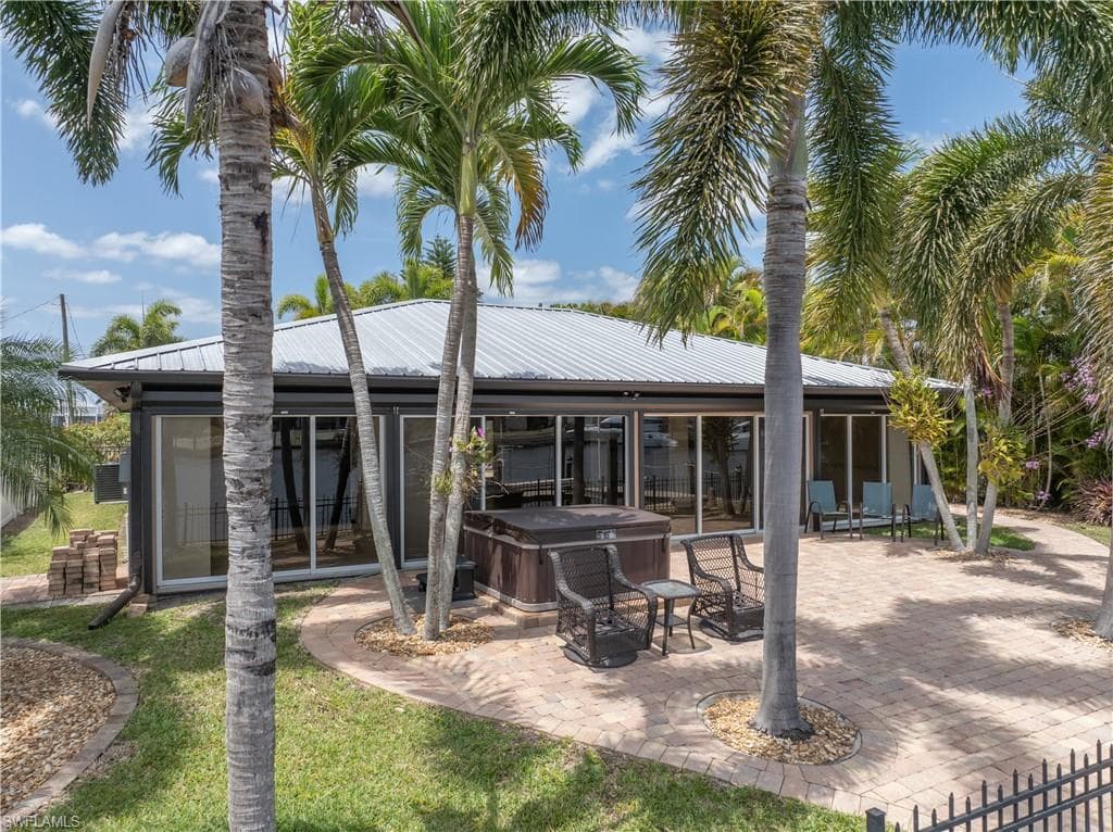 2020 Aruba AVE, FORT MYERS FL 33905-25