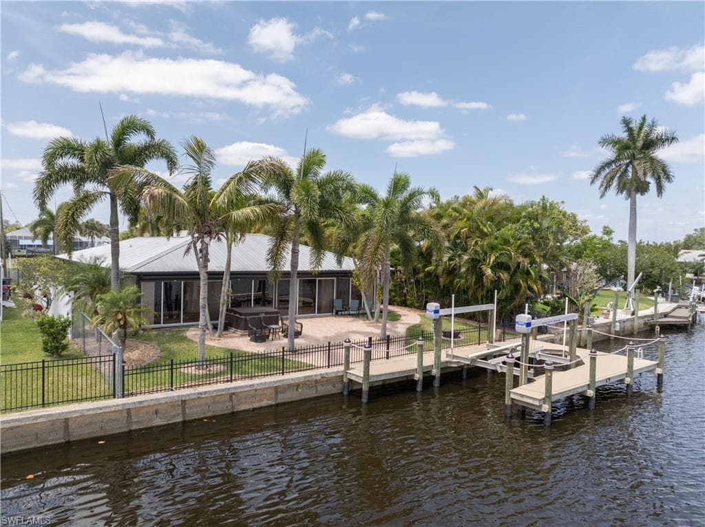 2020 Aruba AVE, FORT MYERS FL 33905-31