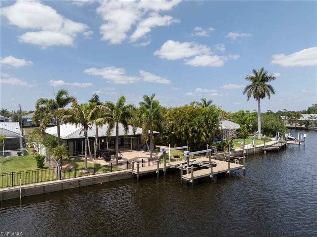 2020 Aruba AVE, FORT MYERS FL 33905-29