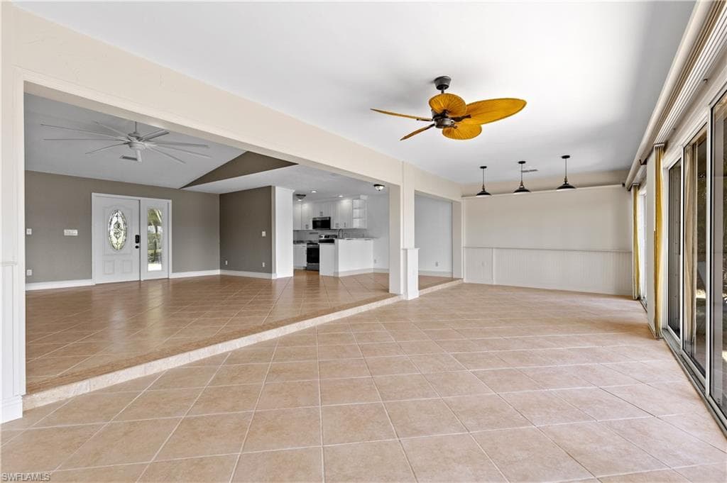 2020 Aruba AVE, FORT MYERS FL 33905-9