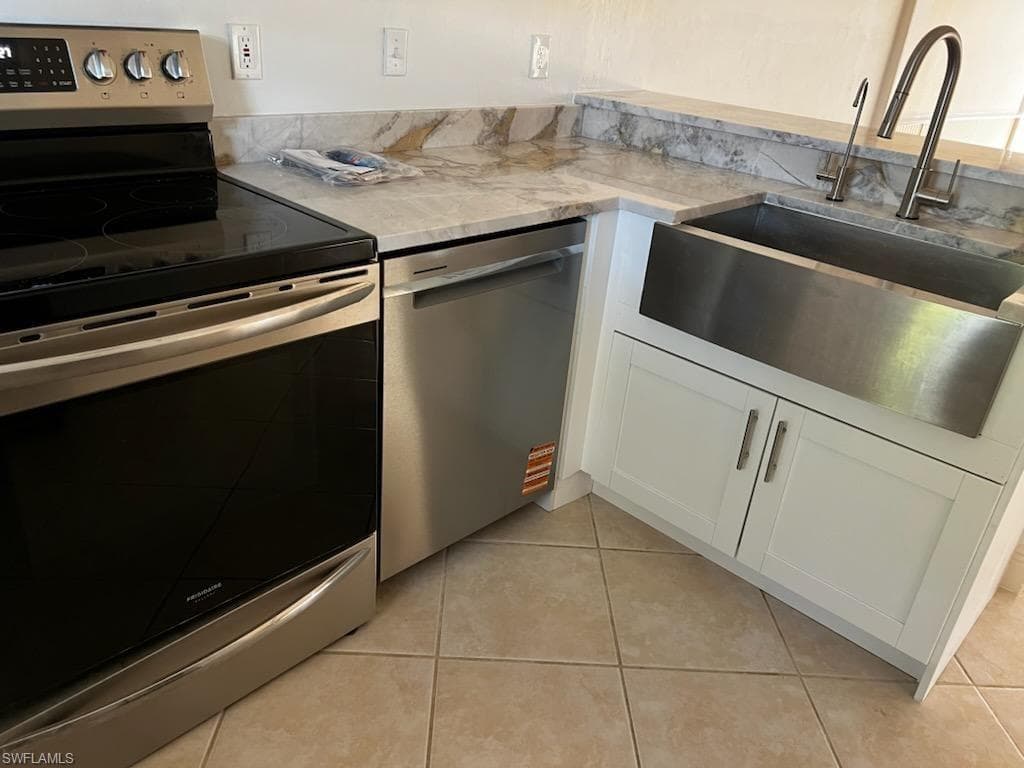 2020 Aruba AVE, FORT MYERS FL 33905-14