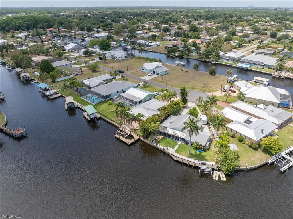 2020 Aruba AVE, FORT MYERS FL 33905-34