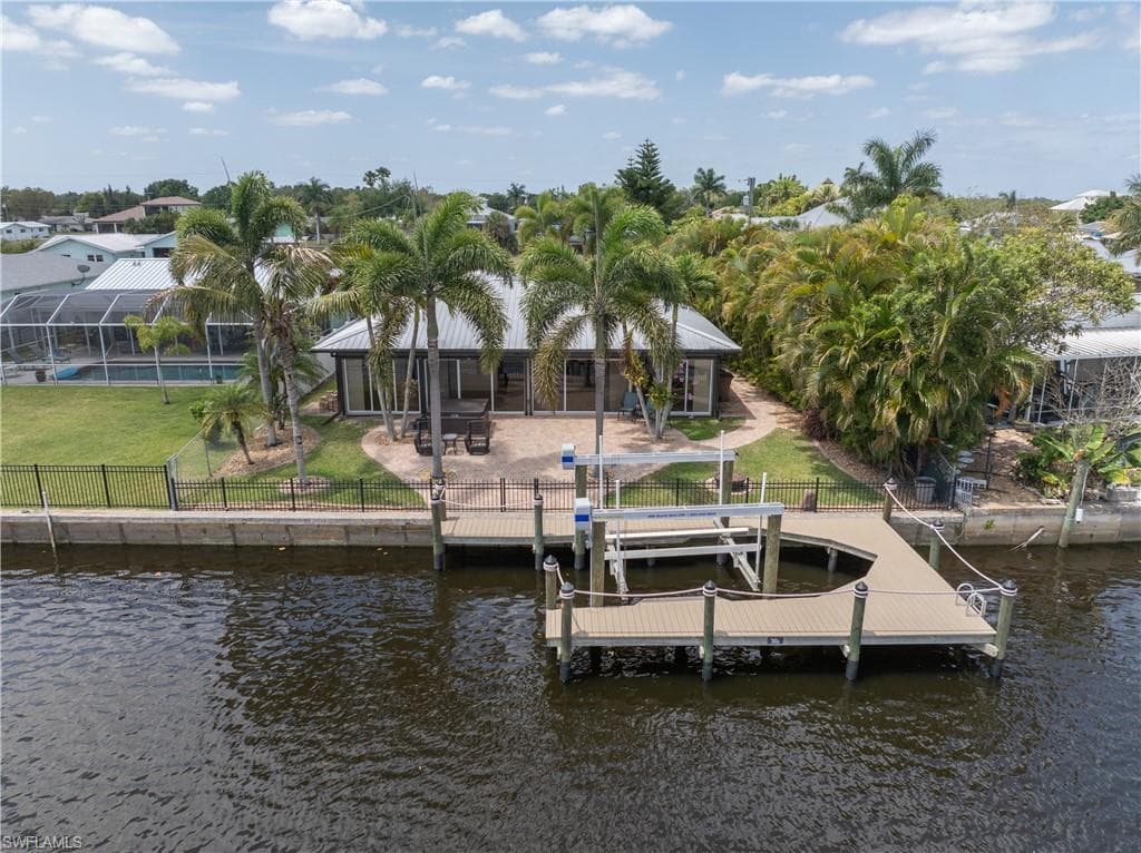 2020 Aruba AVE, FORT MYERS FL 33905-30