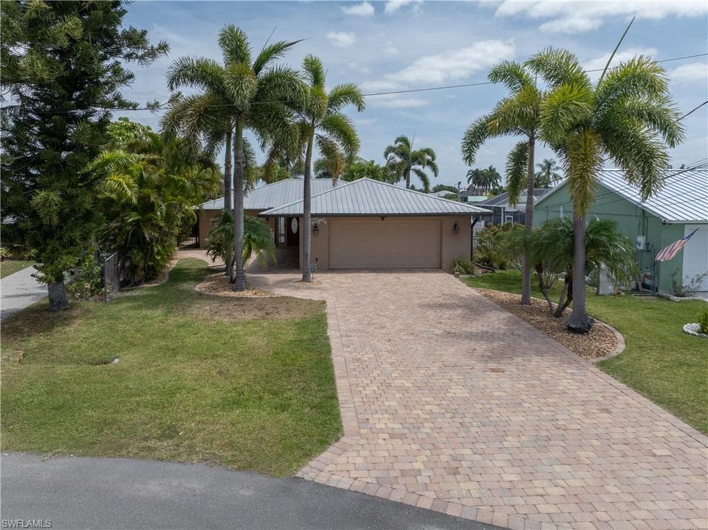 2020 Aruba AVE, FORT MYERS FL 33905-3