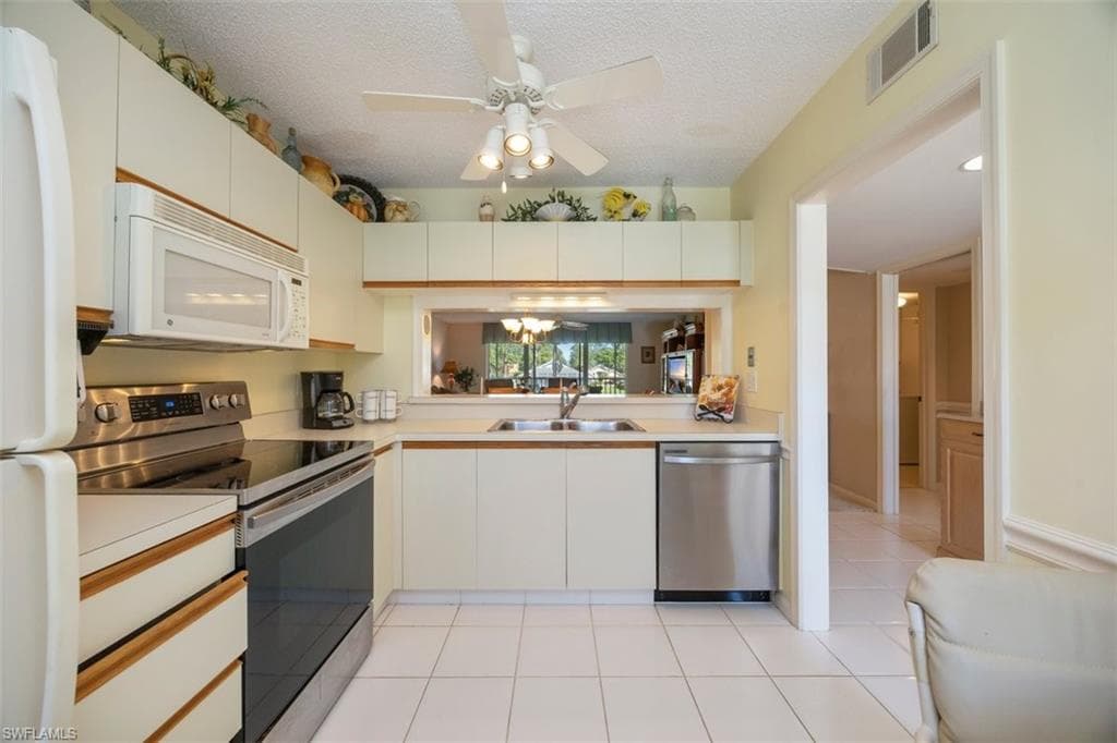 5980 Amherst DR # D202, NAPLES FL 34112-3