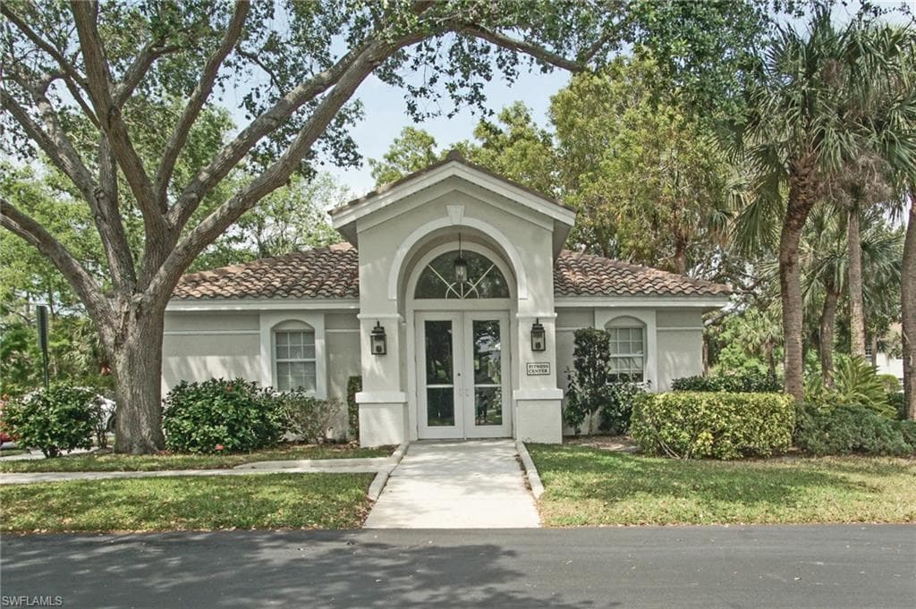 6910 Satinleaf RD N # 204, NAPLES FL 34109-29