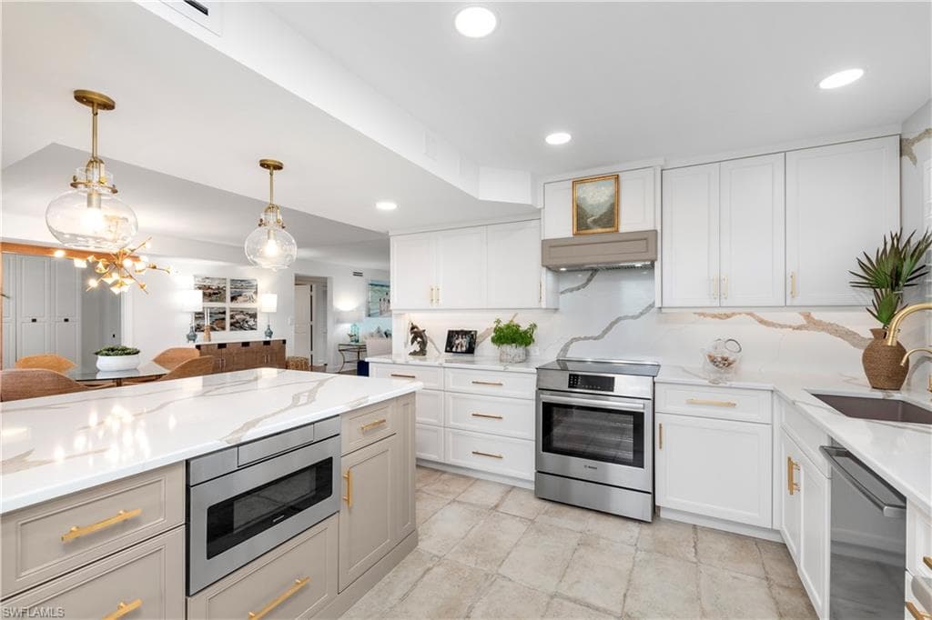 12945 Vanderbilt DR # 409, NAPLES FL 34110-14