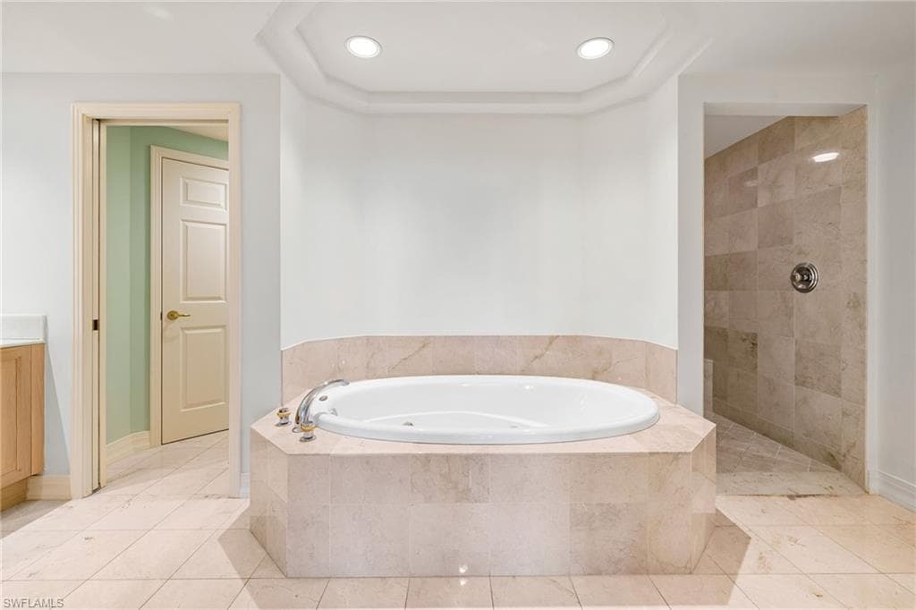 435 DOCKSIDE DR # A804, NAPLES FL 34110-23