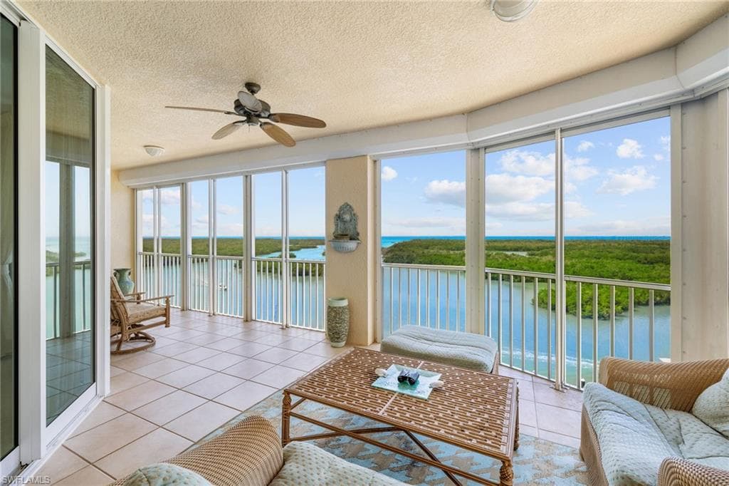 435 DOCKSIDE DR # A804, NAPLES FL 34110-38